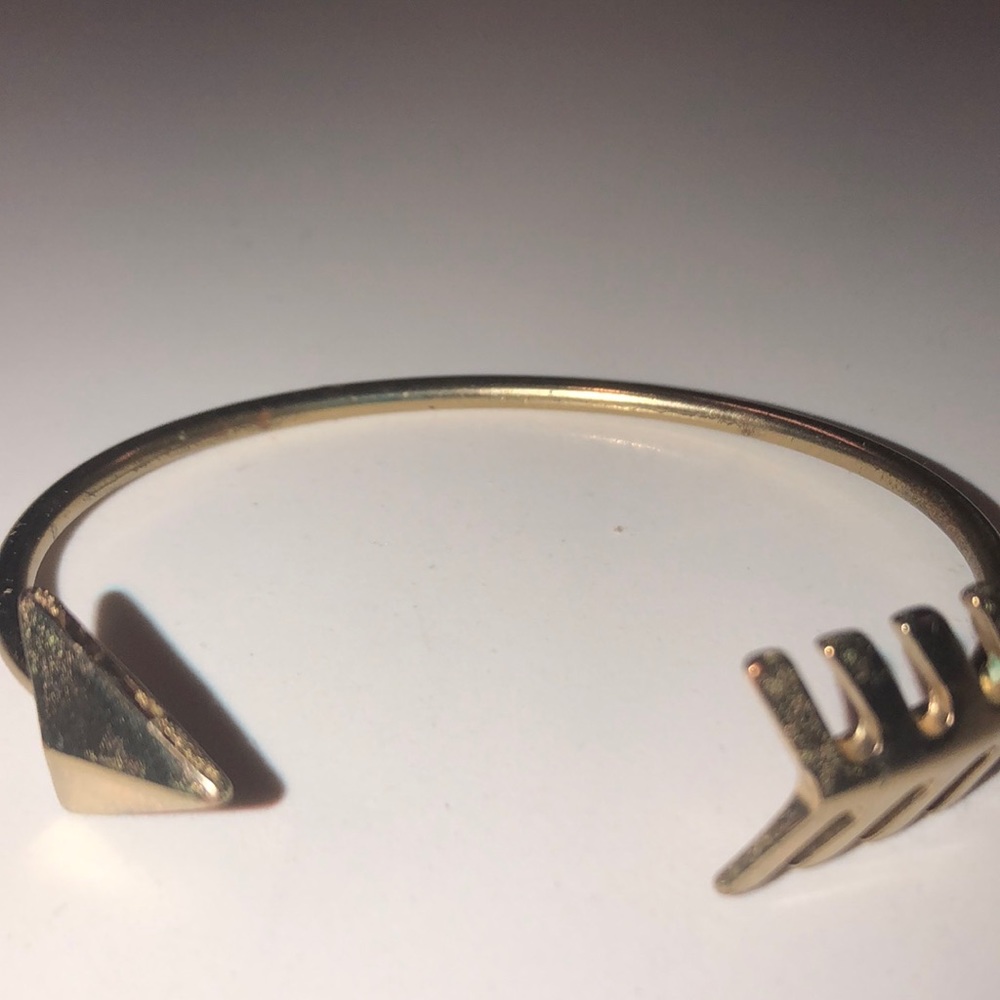 Gold Arrow Bracelet - Picture 5 of 8
